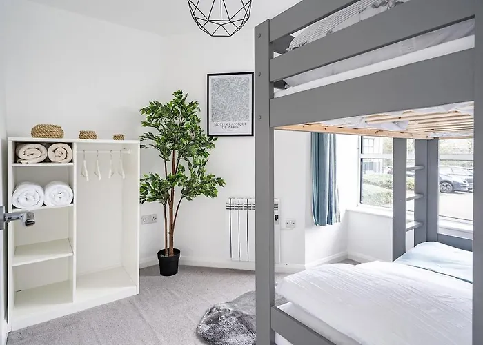 Contemporary City Centre Apartment With Parking